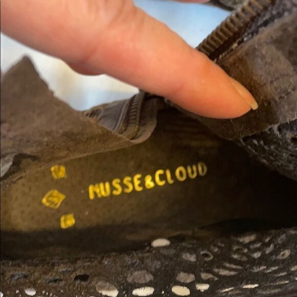 MUSSE & CLOUD DISTRESSED EYELET / LEATHER … - Picture 7 of 12